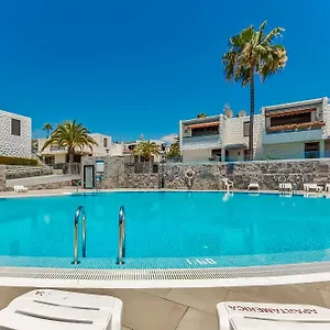 two-bedroom-apartment-near-playa-de-las-americas-wifi-pool-1.in-canary-islands.com/